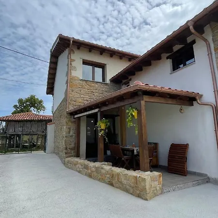 Nordes En Lastres Entre Mar Y Montana Luces