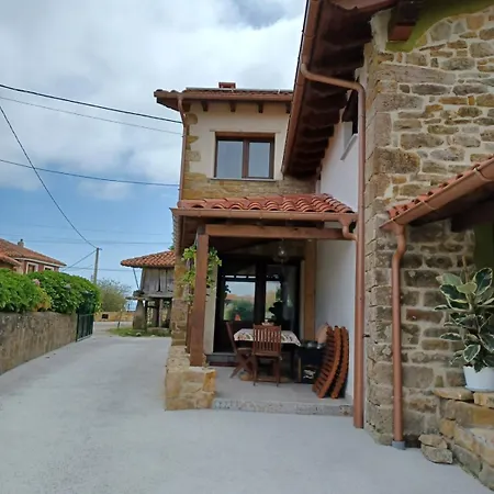 Nordes En Lastres Entre Mar Y Montana Luces